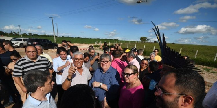 João Azevêdo entrega e inspeciona obras em Itapororoca, Rio Tinto e Mamanguape