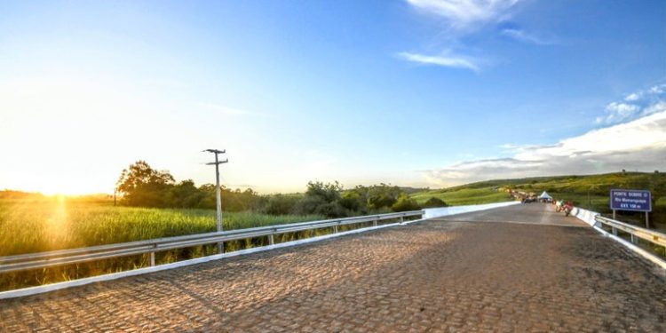 João Azevêdo entrega e inspeciona obras em Itapororoca, Rio Tinto e Mamanguape