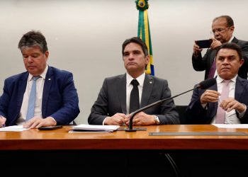 Murilo Galdino fortalece pauta municipalista durante reunião com bancada e mais de 100 prefeitos