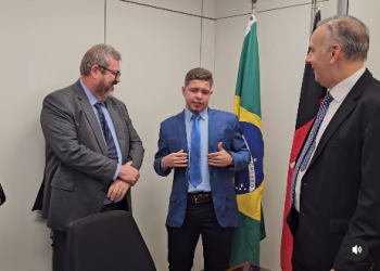 VEJA: Filho do prefeito de Barra de São Miguel viraliza nas redes sociais com imitação do governador João Azevedo