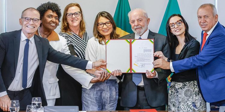 Lula sanciona lei que garante sigilo de vítima de violência doméstica