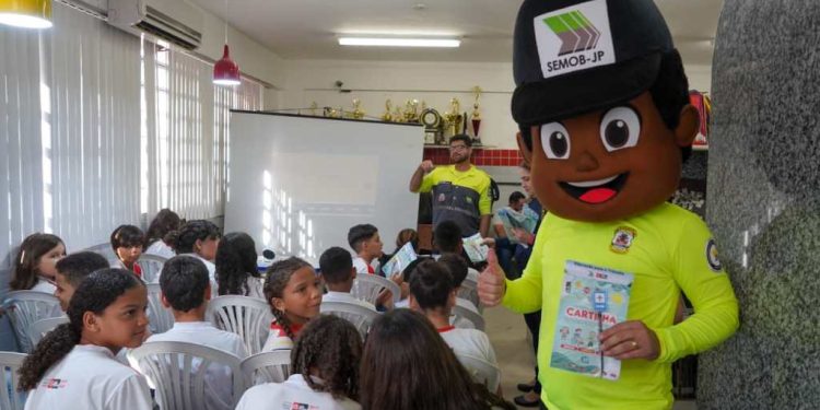 Projeto Guarda Mirim trabalha com alunos ações educativas para redução de sinistros de trânsito