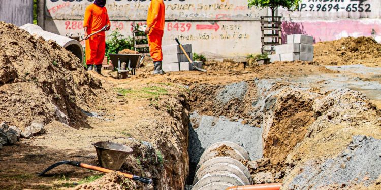 Prefeitura de Campina Grande realiza obras de drenagem no bairro Novo Horizonte