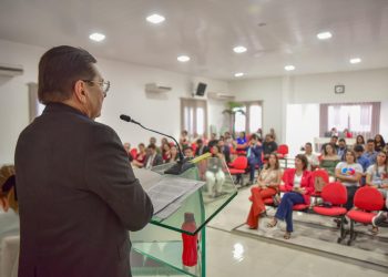 Adriano Galdino destaca Lei Lucas Santos e combate ao cyberbullying durante palestra na OAB de Guarabira