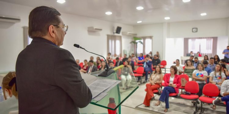 Adriano Galdino destaca Lei Lucas Santos e combate ao cyberbullying durante palestra na OAB de Guarabira