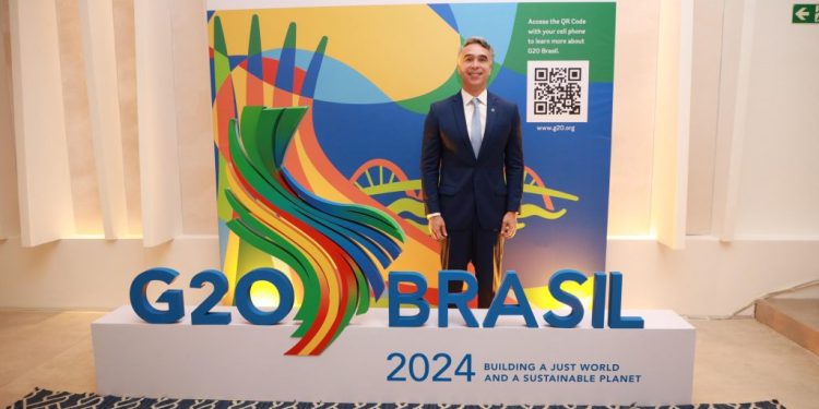 Deputado Rafael Brito participa de debate com líderes do G20 sobre valorização global de professores