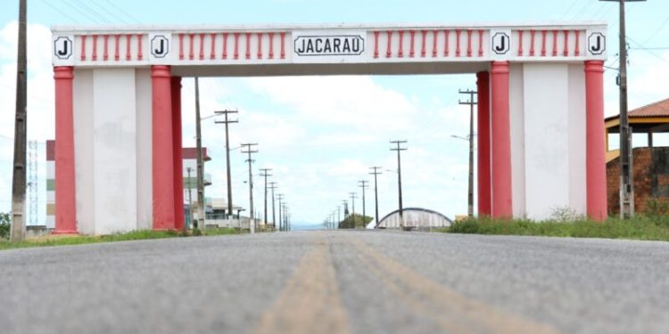 Moradores de Jacaraú fazem aposta para eleição de vereador: “meu Siena contra a Parati dele”
