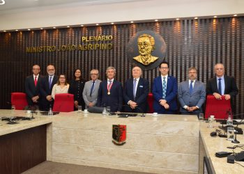 TCE-PB entrega a Medalha Cunha Pedrosa,  sua maior honraria, ao embaixador de Portugal