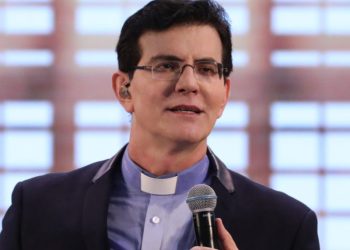 Padre Reginaldo Manzotti é o primeiro confirmado na Festa das Neves 2024