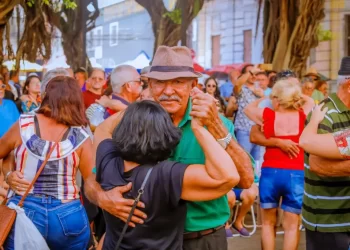Sanfoneiro Helinho Medeiros se apresenta no primeiro Sabadinho Bom de junho