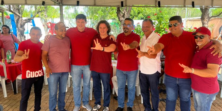 Durante ato político em Itaporanga, Veneziano apresenta os pré-candidatos do MDB Jailma Sousa e Djaci Júnior