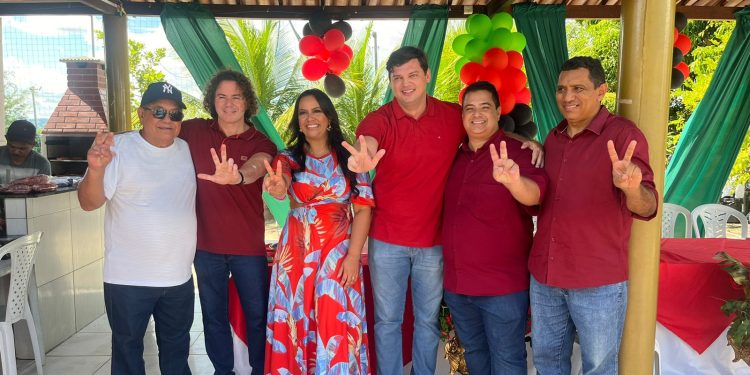 Durante ato político em Itaporanga, Veneziano apresenta os pré-candidatos do MDB Jailma Sousa e Djaci Júnior