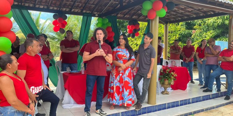 Durante ato político em Itaporanga, Veneziano apresenta os pré-candidatos do MDB Jailma Sousa e Djaci Júnior