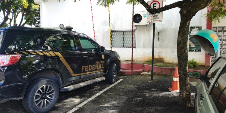 Polícia Federal investiga grupo criminoso liderado por detento que teria influência em cargos públicos