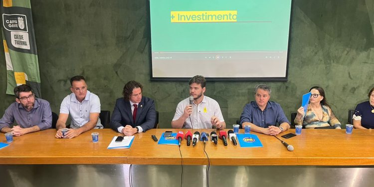 Veneziano participa, com Efraim e Bruno, de coletiva sobre conquista do financiamento de US$ 52 milhões para Campina Grande: “esforço coletivo”