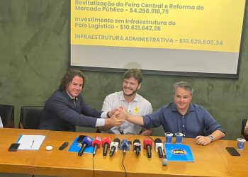 Veneziano participa, com Efraim e Bruno, de coletiva sobre conquista do financiamento de US$ 52 milhões para Campina Grande: “esforço coletivo”