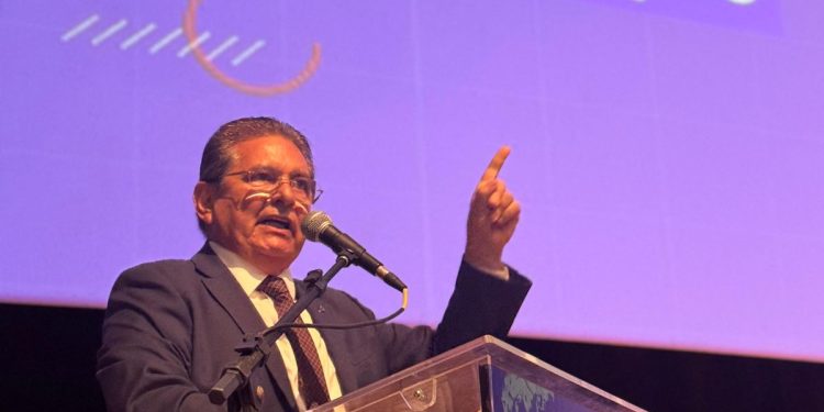 Pé-de-Meia: Adriano destaca importância da educação para a juventude carente e cobra justiça orçamentária para o NE