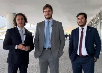 Em Brasília, Veneziano e Bruno celebram mais 50 novos ônibus conquistados junto ao PAC para o transporte público de Campina Grande