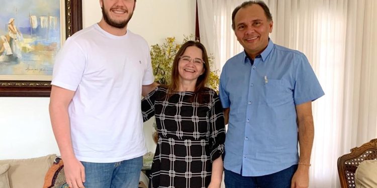 Lideranças com histórico de apoio a Romero se posicionam a favor de Bruno e Veneziano, independente de cenário