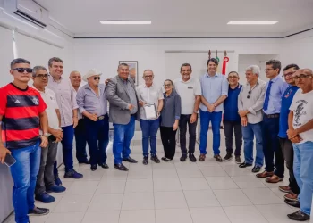 Cícero Lucena sanciona Lei que regulamenta serviço de transporte de pequenas cargas e passageiros em João Pessoa