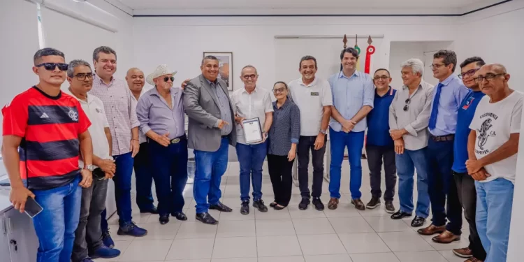 Cícero Lucena sanciona Lei que regulamenta serviço de transporte de pequenas cargas e passageiros em João Pessoa