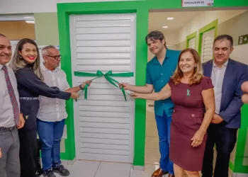Cícero Lucena entrega mais uma sala de vacina para atender pessoas com doenças raras
