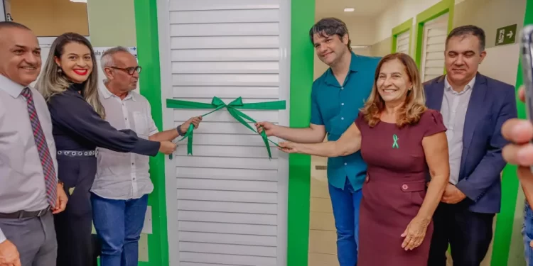 Cícero Lucena entrega mais uma sala de vacina para atender pessoas com doenças raras