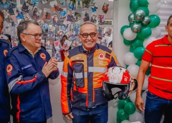 Cícero Lucena entrega novos fardamentos e kits para a equipe das motolâncias do Samu