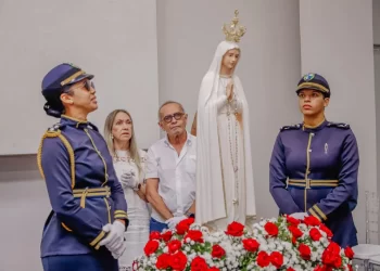 Prefeito celebra presença da imagem peregrina de Nossa Senhora de Fátima na Capital, durante missa e cortejo no CAM