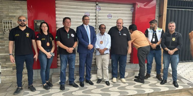 Ação conjunta: farmácias são interditadas e vendedores presos em dois municípios