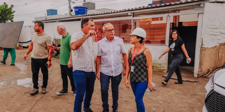 Prefeito inspeciona obras de uma das 13 unidades de ensino construídas do zero, em parceria com o FNDE