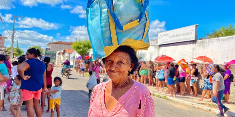 Mais de 2 Toneladas de alimentos são distribuídos para 372 famílias referenciadas de Patos