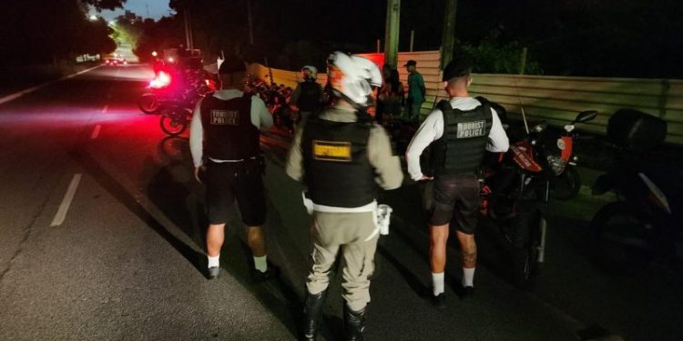 Polícia Militar frustra “rolezinho” e aplica 26 autos de infração aos participantes em João Pessoa