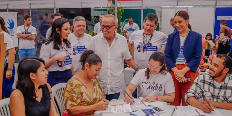 Cícero Lucena celebra sucesso da 3ª edição do Feirão da Empregabilidade