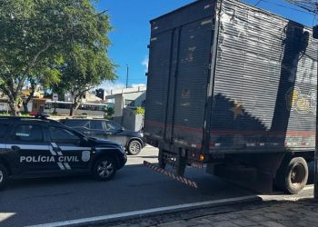 Polícia Civil apreende mais de dois mil itens de produtos falsificados no Centro de Campina Grande