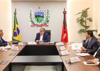 João Azevêdo recebe embaixador de Portugal e apresenta potencialidades e oportunidades de investimentos na Paraíba