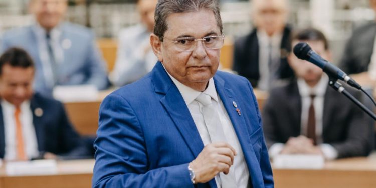 Ministro do STF arquiva ação do PSDB nacional contra eleição antecipada de Adriano Galdino