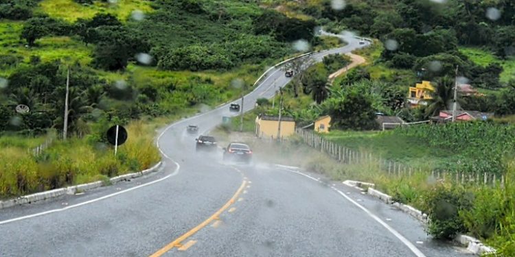 João Azevêdo inaugura pavimentação de estradas em Arara, Serraria e Pilões e destaca importância das obras para a economia da região