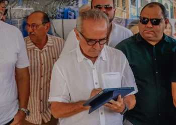 Prefeito autoriza obras para reconstrução da Praça Lauro Leão Santa Rosa e anuncia 20 novas academias e espaços pet na Capital