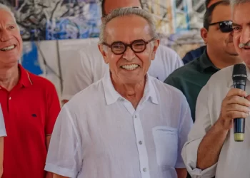 Prefeito autoriza obras para reconstrução da Praça Lauro Leão Santa Rosa e anuncia 20 novas academias e espaços pet na Capital
