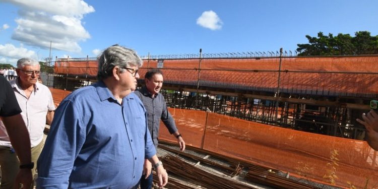 João Azevêdo entrega e inspeciona obras em Itapororoca, Rio Tinto e Mamanguape