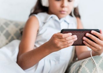 Proteção de criança e adolescente em ambiente digital será tema de debate