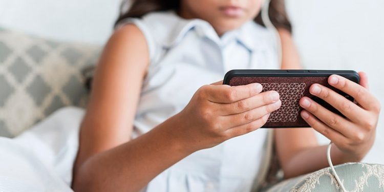 Proteção de criança e adolescente em ambiente digital será tema de debate