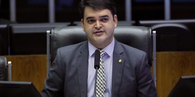 Projeto determina o registro em cartório do contrato de convivência em união estável