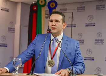 ALPB concede cidadania paraibana e medalha Epitácio Pessoa ao médico Jhony Bezerra