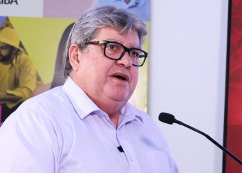 João Azevêdo anuncia pagamento da primeira parcela do 13º e o salário de maio para os servidores públicos