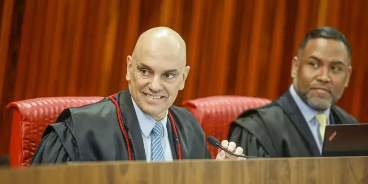 Moraes se despede da presidência do TSE após dois anos no cargo