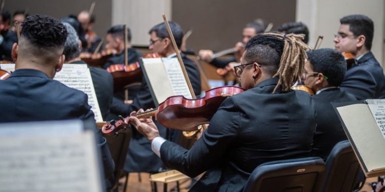 Orquestra Sinfônica da Paraíba homenageia Brasil e Argentina com músicas brasileiras e tangos
