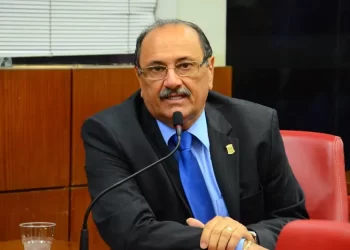 Cícero Lucena decreta luto de três dias e dá nome do vereador Professor Gabriel a escola municipal
