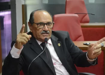 Cícero Lucena manifesta pesar pela morte do vereador Professor Gabriel